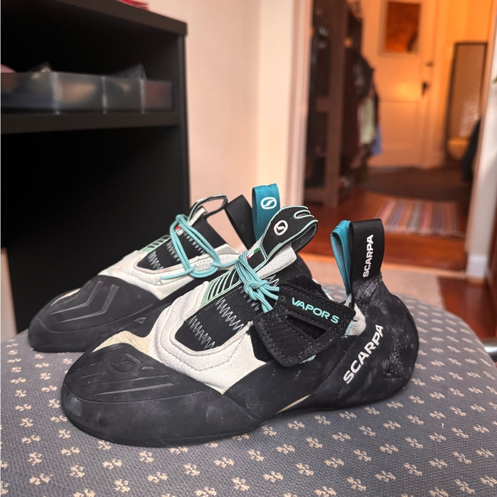 Scarpa Vapor S Climbing Shoes - Black and White